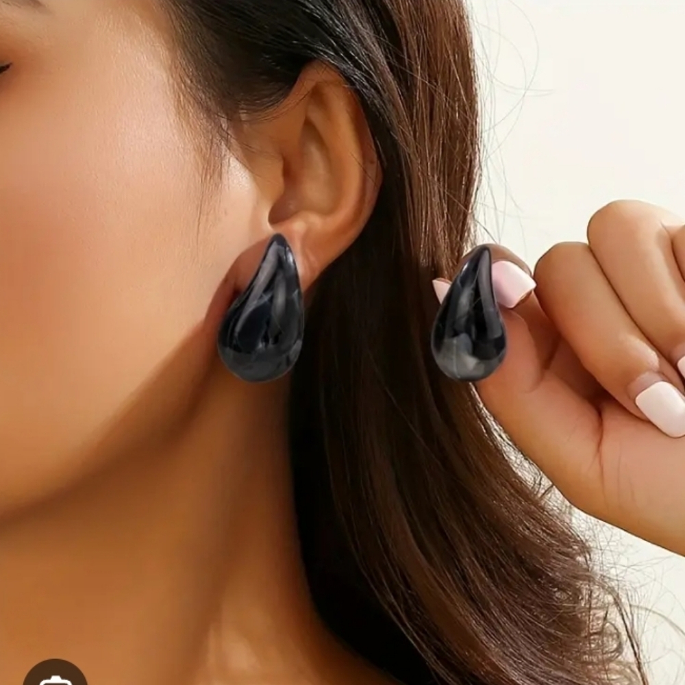 Black Teardrop Earrings